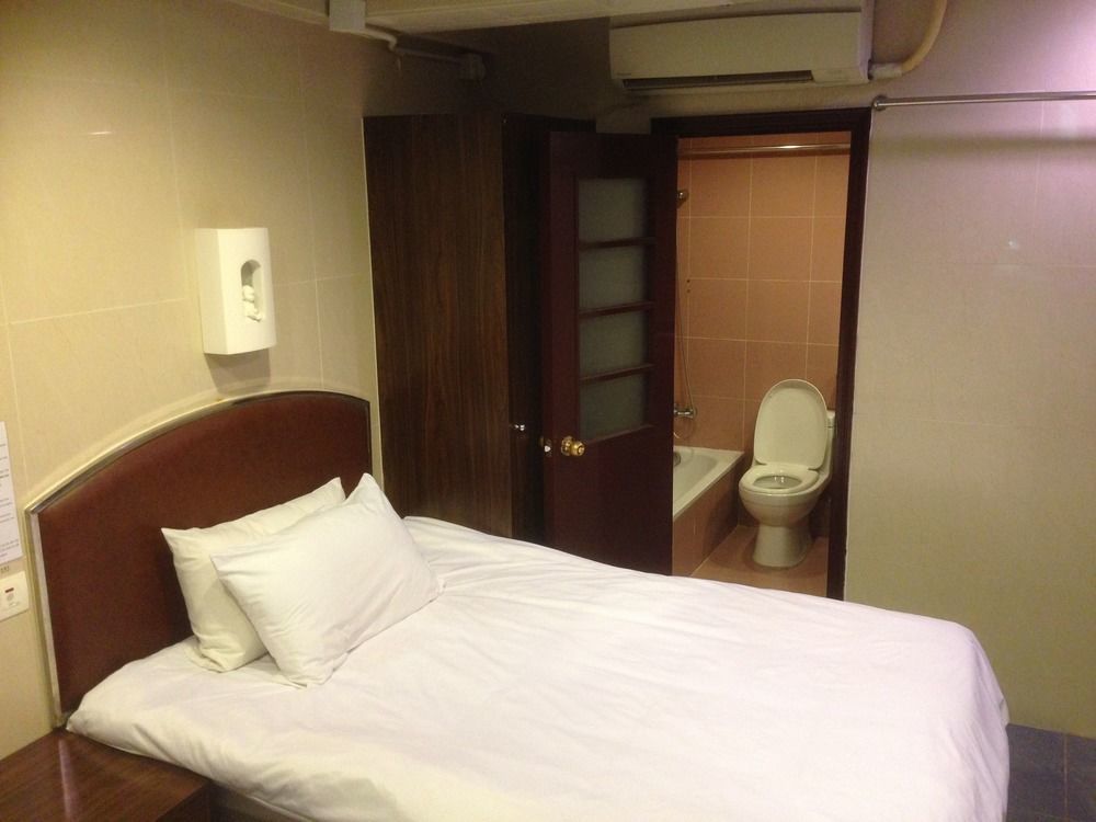 Kowloon Youth Village Tsim Sha Tsui 九龙青年公寓 Hong Kong Esterno foto
